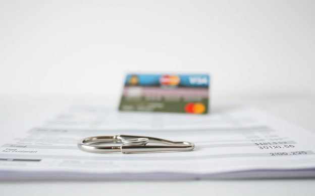 Lokata z wypłatą odsetek na kartę kredytową – jak to działa?